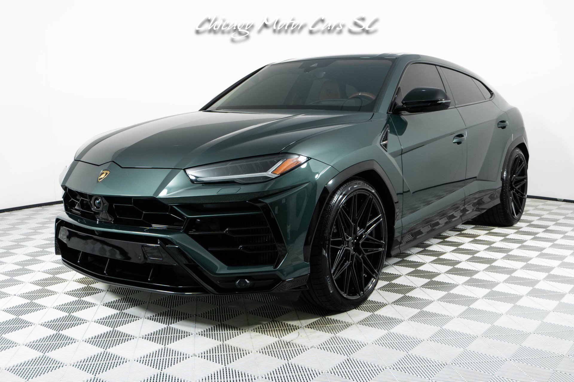 Used 2021 Lamborghini Urus AWD/4WD image 2