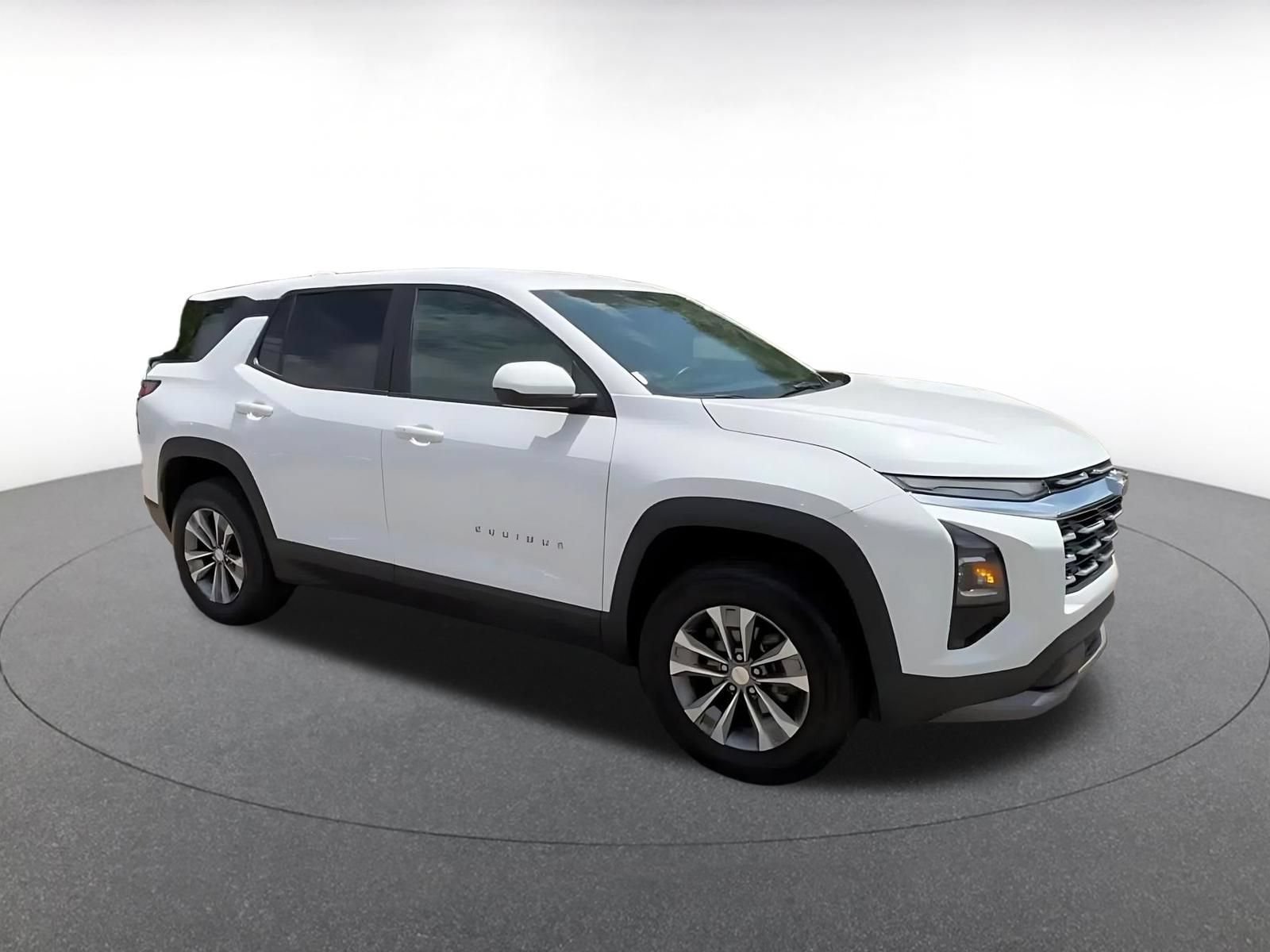 Used 2025 Chevrolet Equinox LT FWD image 2