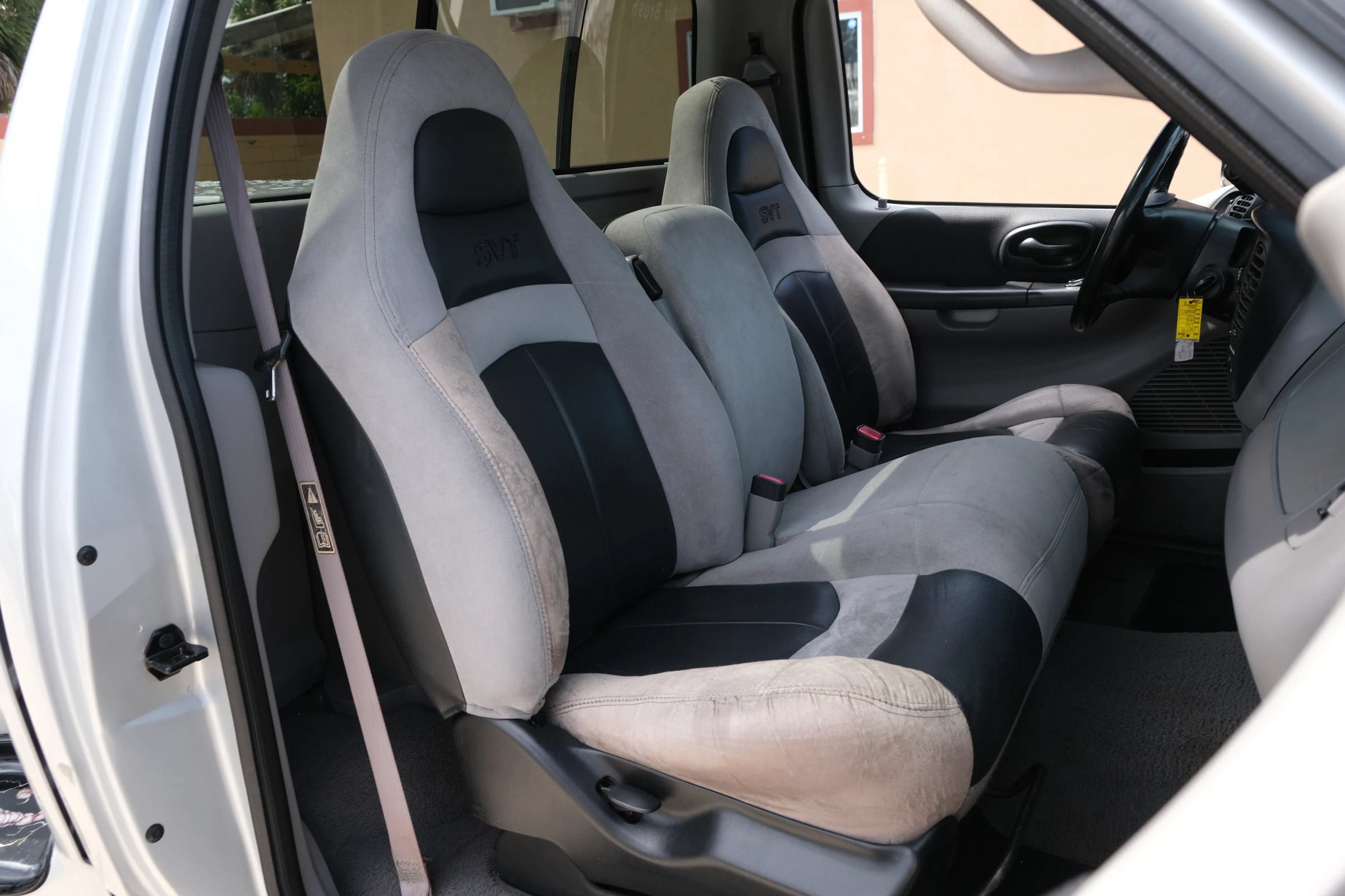 Used 2001 Ford F150 Lightning RWD image 9