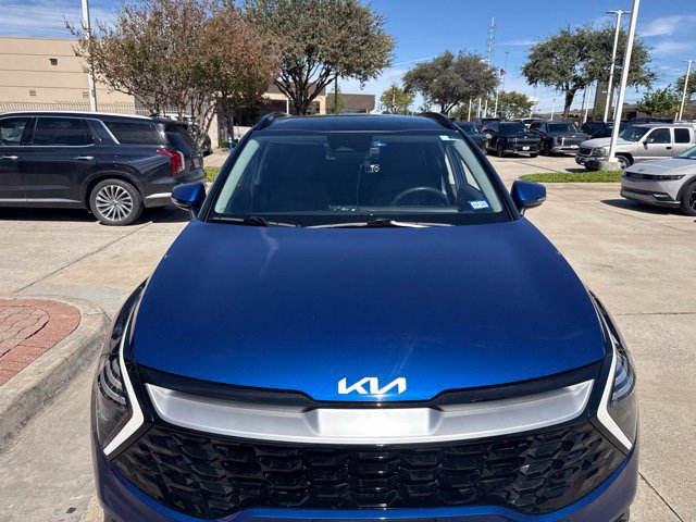 Used 2025 Kia Sportage EX w/ Premium Package FWD image 3