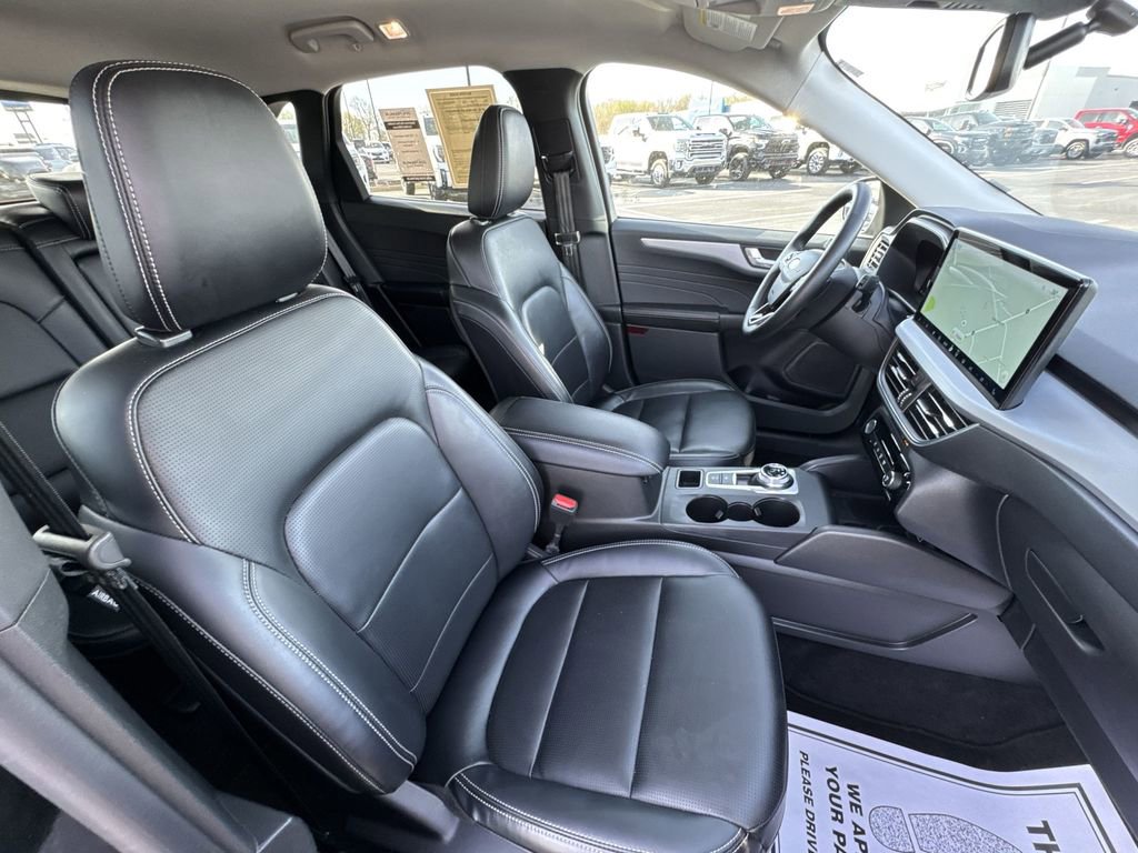 Used 2025 Ford Escape Platinum AWD/4WD image 24