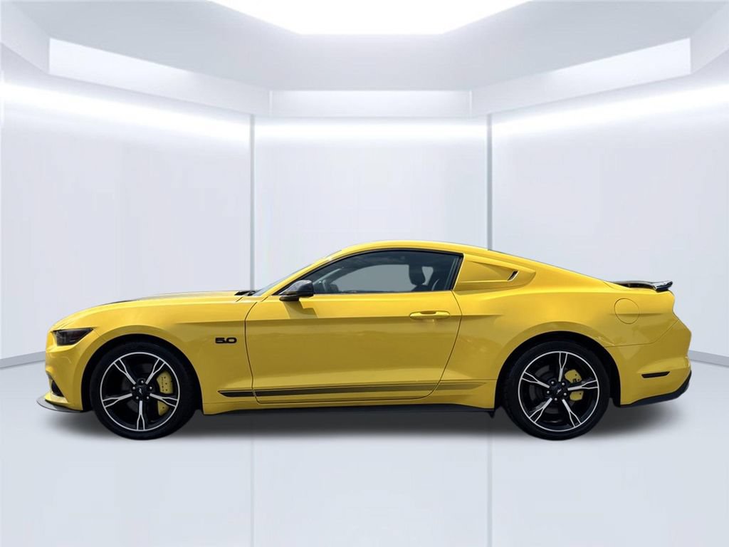 Used 2017 Ford Mustang GT Premium w/ Equipment Group 401A RWD image 2