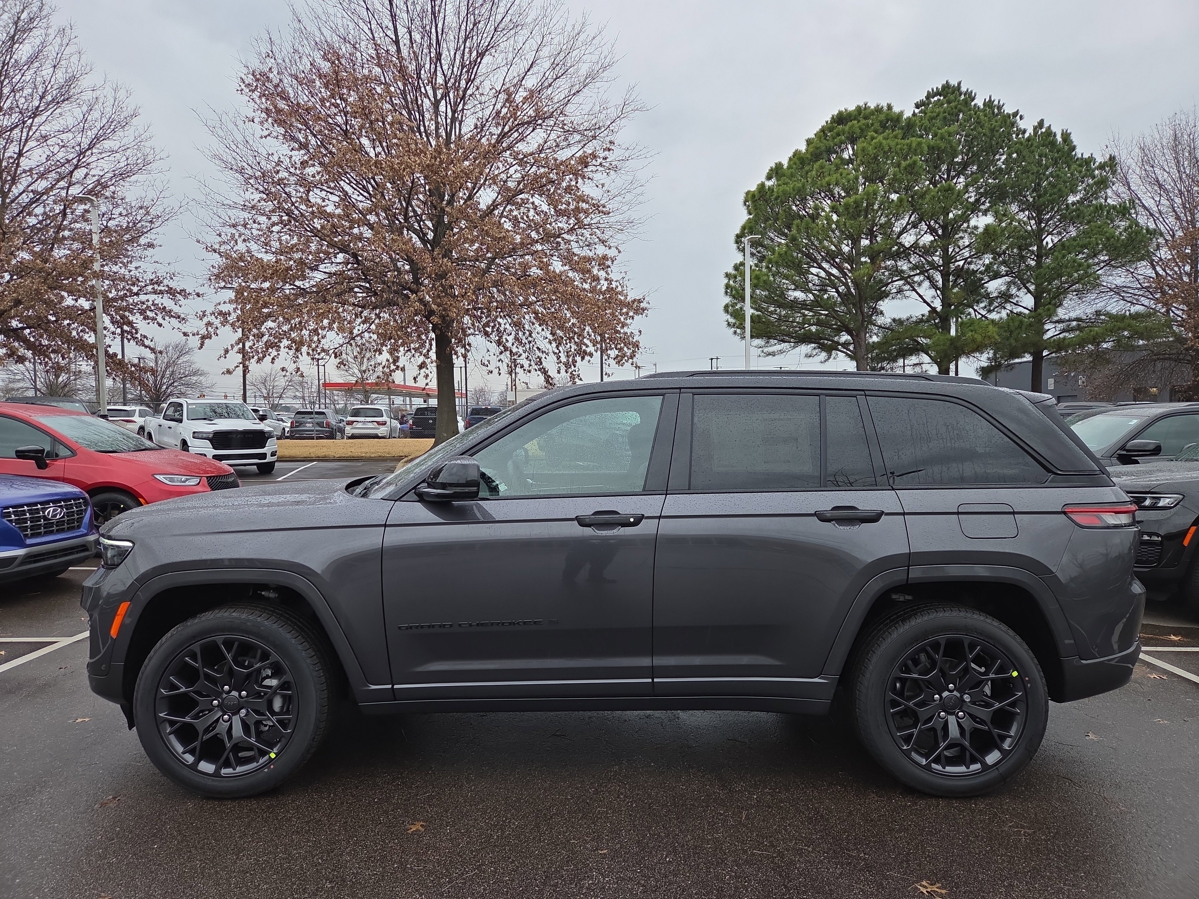 New 2025 Jeep Grand Cherokee Summit image 2