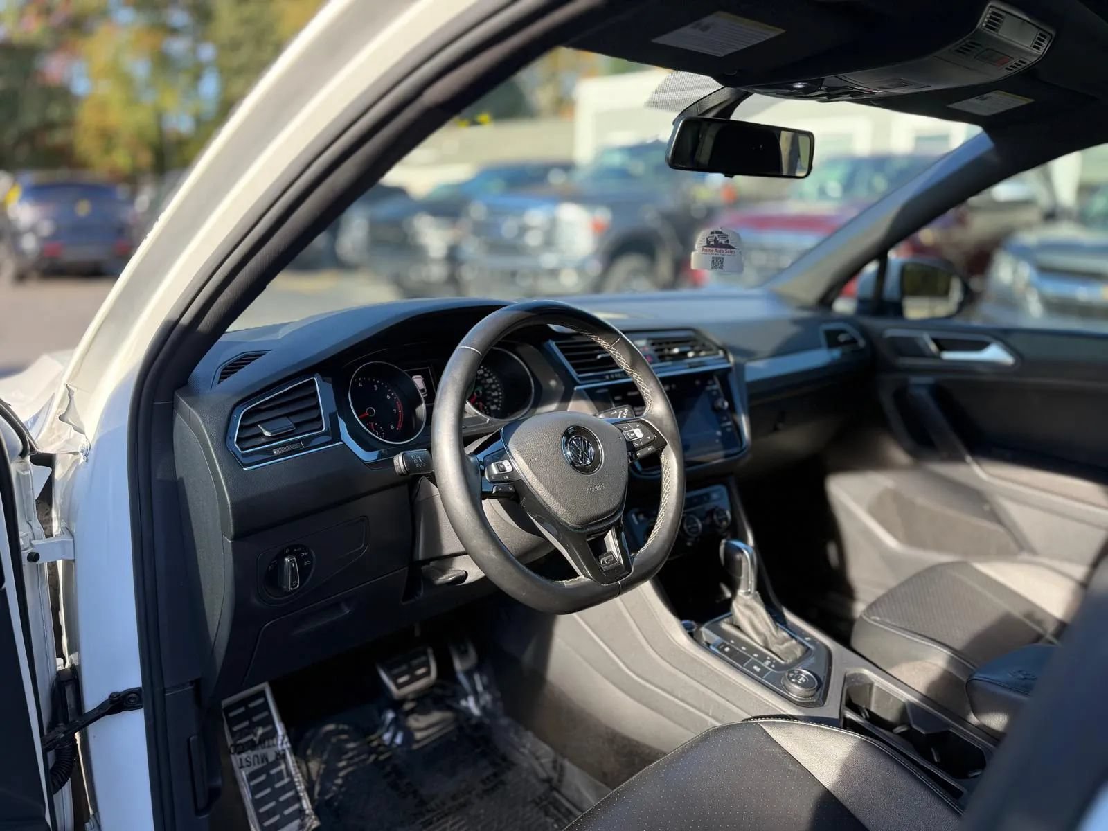 Used 2018 Volkswagen Tiguan SEL w/ R-Line Package AWD/4WD image 10