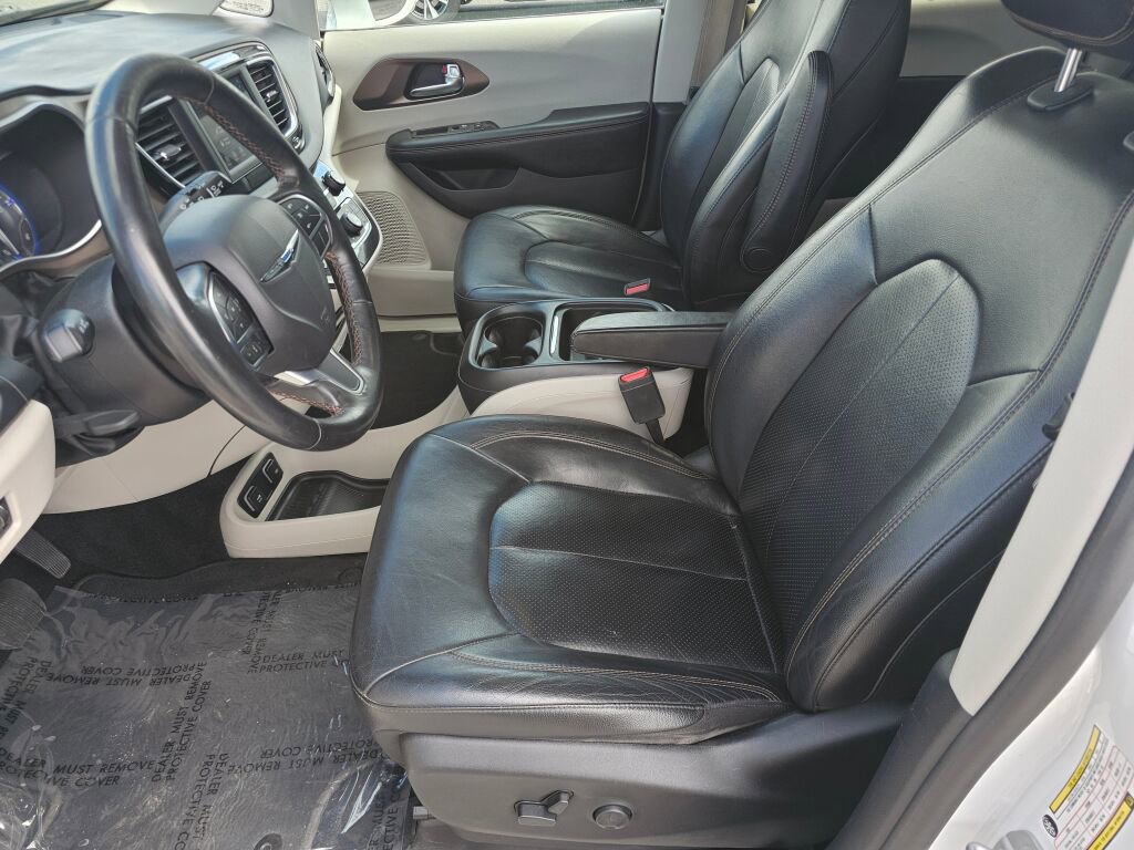 Used 2019 Chrysler Pacifica Touring-L FWD image 22