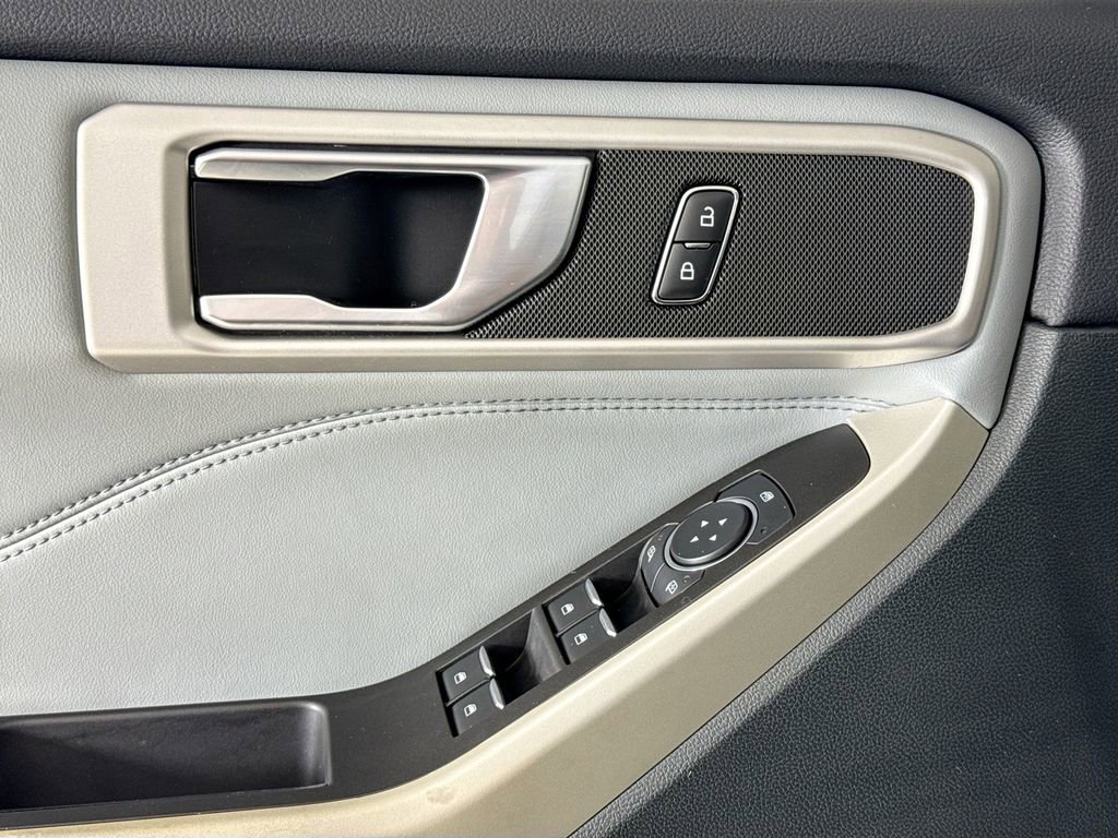 Used 2021 Ford Explorer XLT w/ Equipment Group 202A image 22