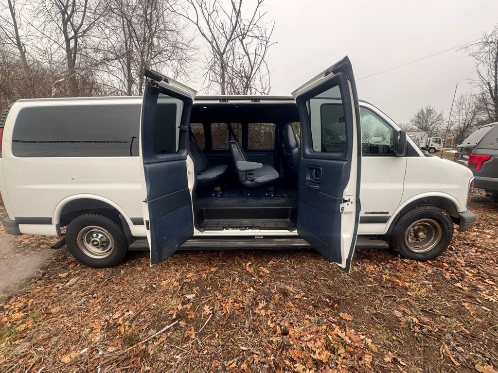 Used 2000 Chevrolet Express 3500 LS w/ LS Preferred Equipment Group image 17