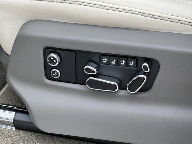 New 2024 Bentley Bentayga Extended Wheelbase image 17