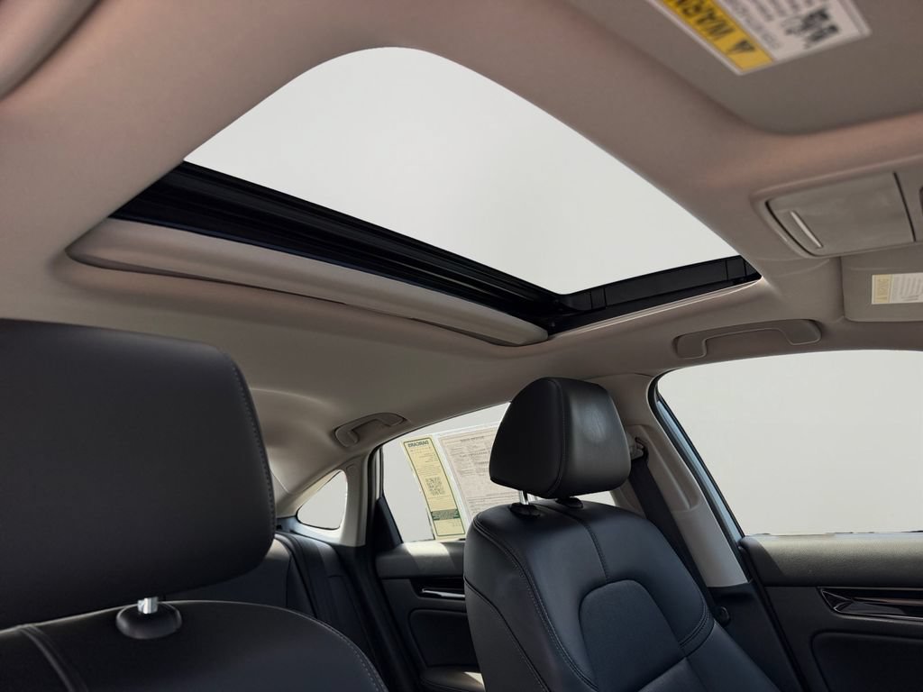 Used 2022 Honda Civic Touring image 7