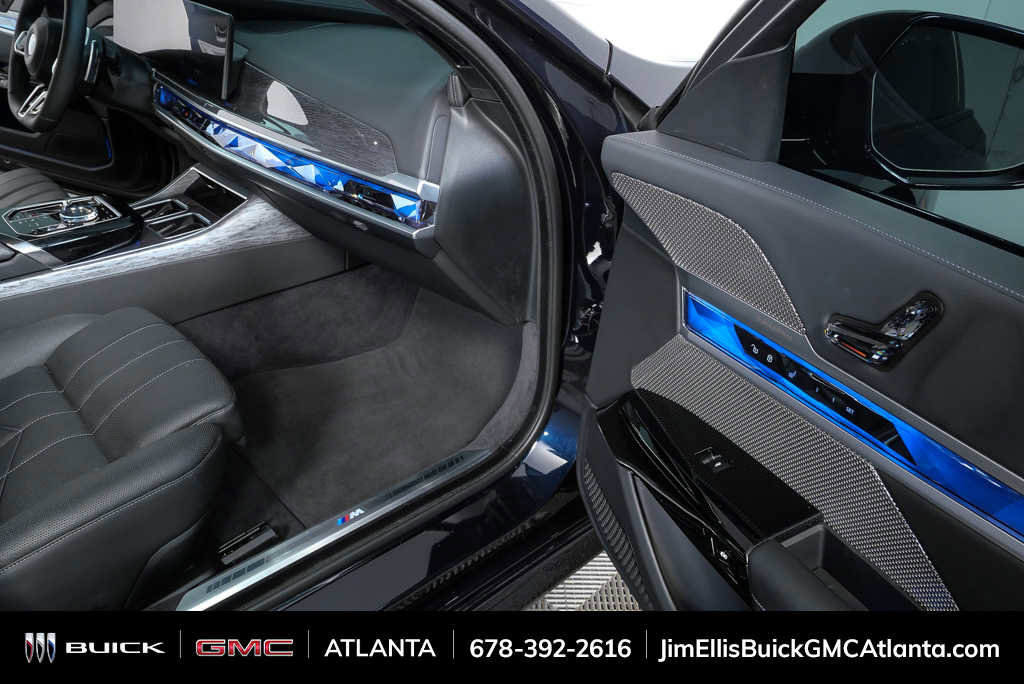 Used 2023 BMW 760i xDrive AWD/4WD image 24