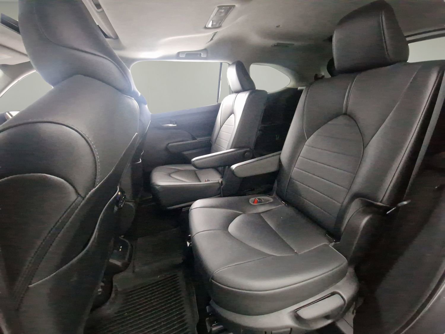 Used 2021 Toyota Highlander XLE image 33