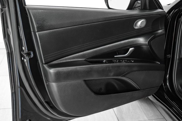 Used 2021 Hyundai Elantra SE w/ Cargo Package image 38