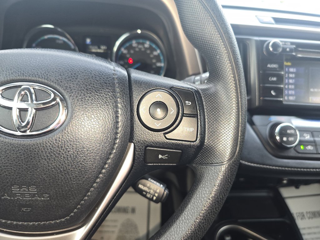 Used 2018 Toyota RAV4 LE image 15