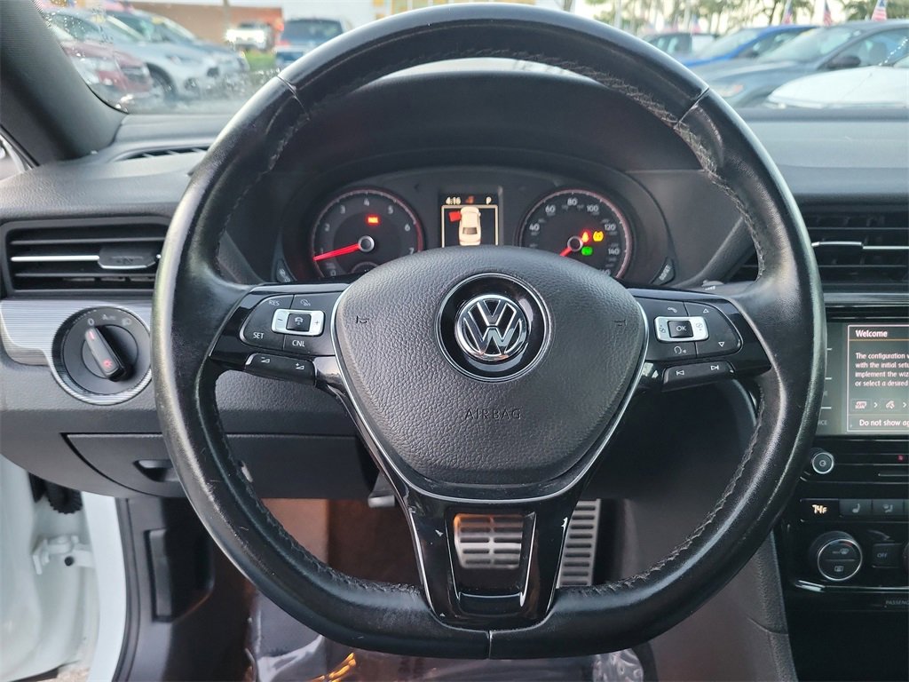 Certified 2022 Volkswagen Passat 2.0T R-Line image 18
