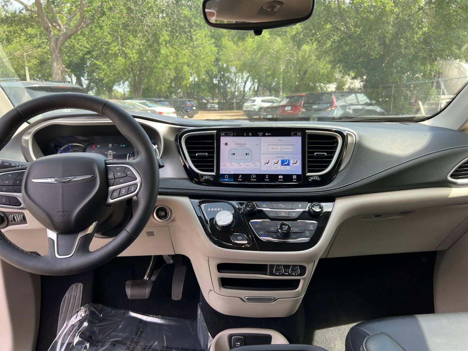 Used 2023 Chrysler Pacifica Touring-L image 40