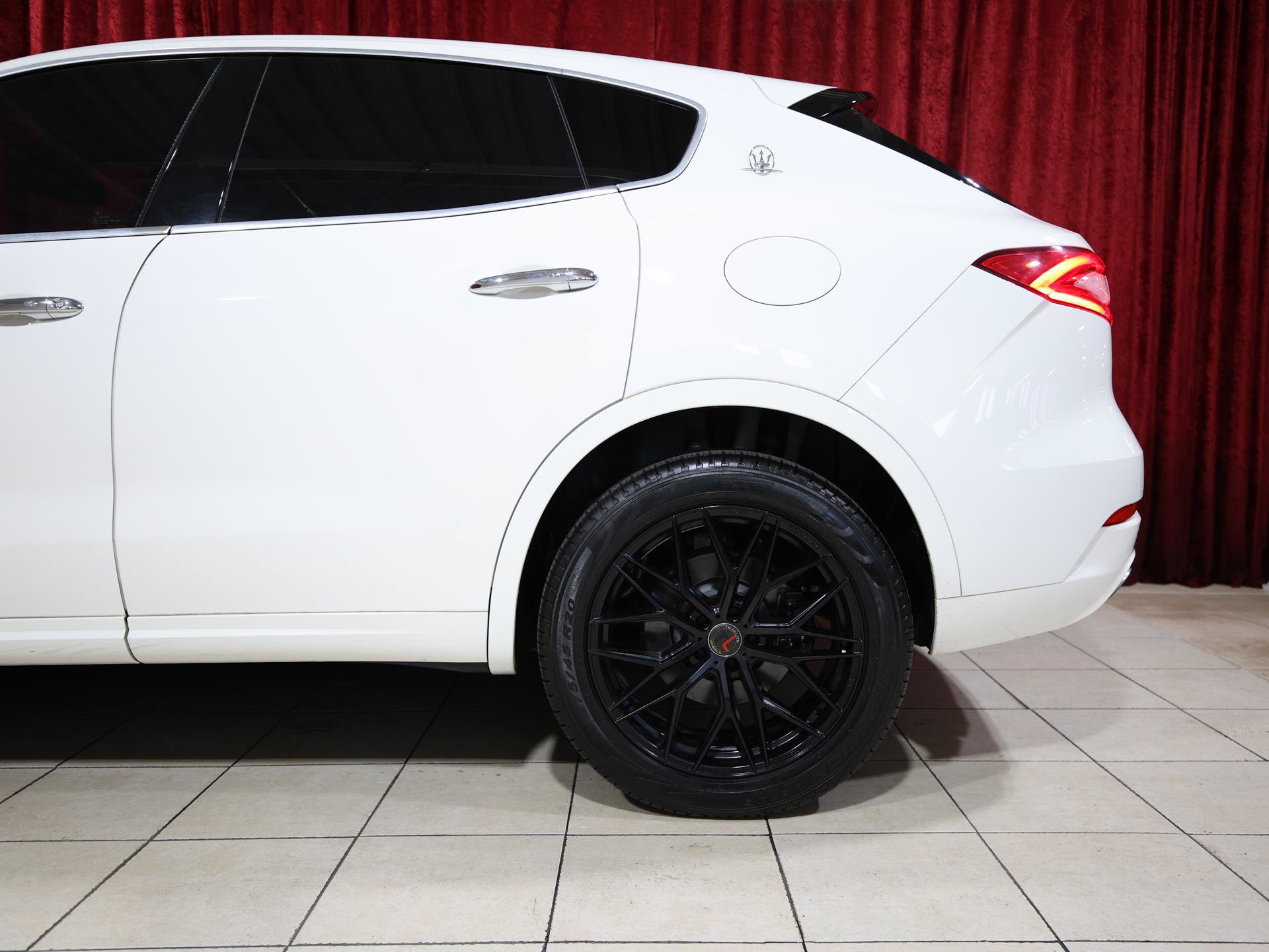 Used 2020 Maserati Levante S AWD/4WD image 6