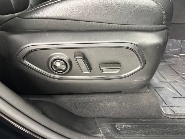 Used 2024 Jeep Grand Cherokee Limited w/ Black Appearance Package AWD/4WD image 28