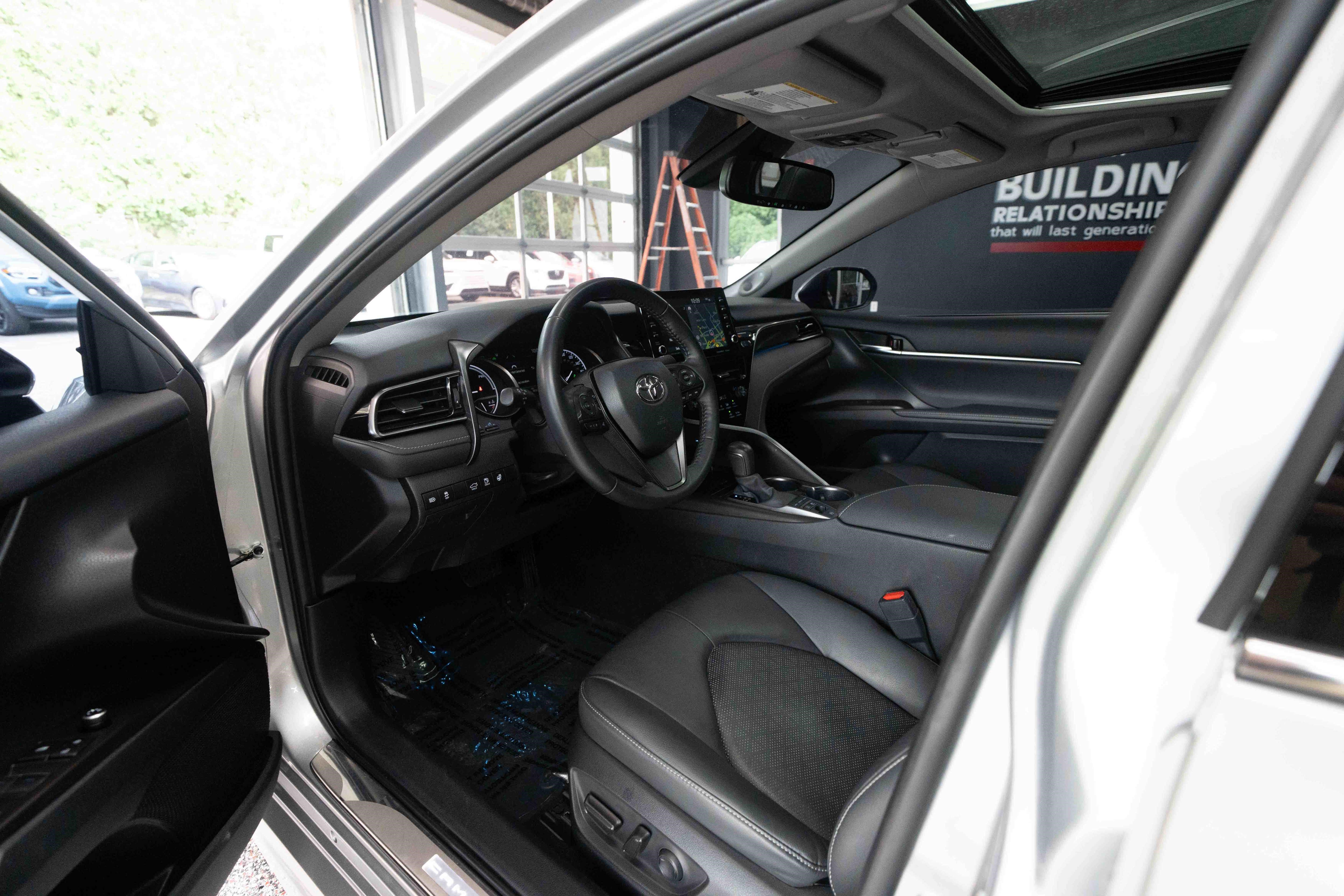 Certified 2022 Toyota Camry XSE w/ Navigation Upgrade Package FWD image 9