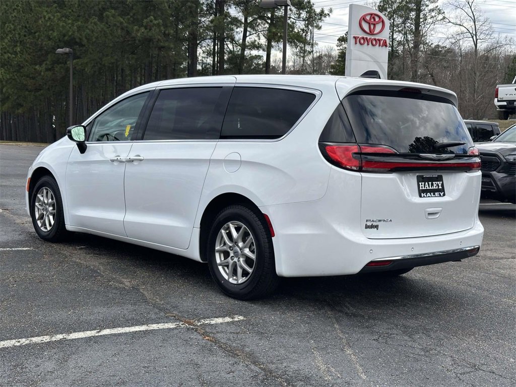 Used 2024 Chrysler Pacifica Touring-L image 22