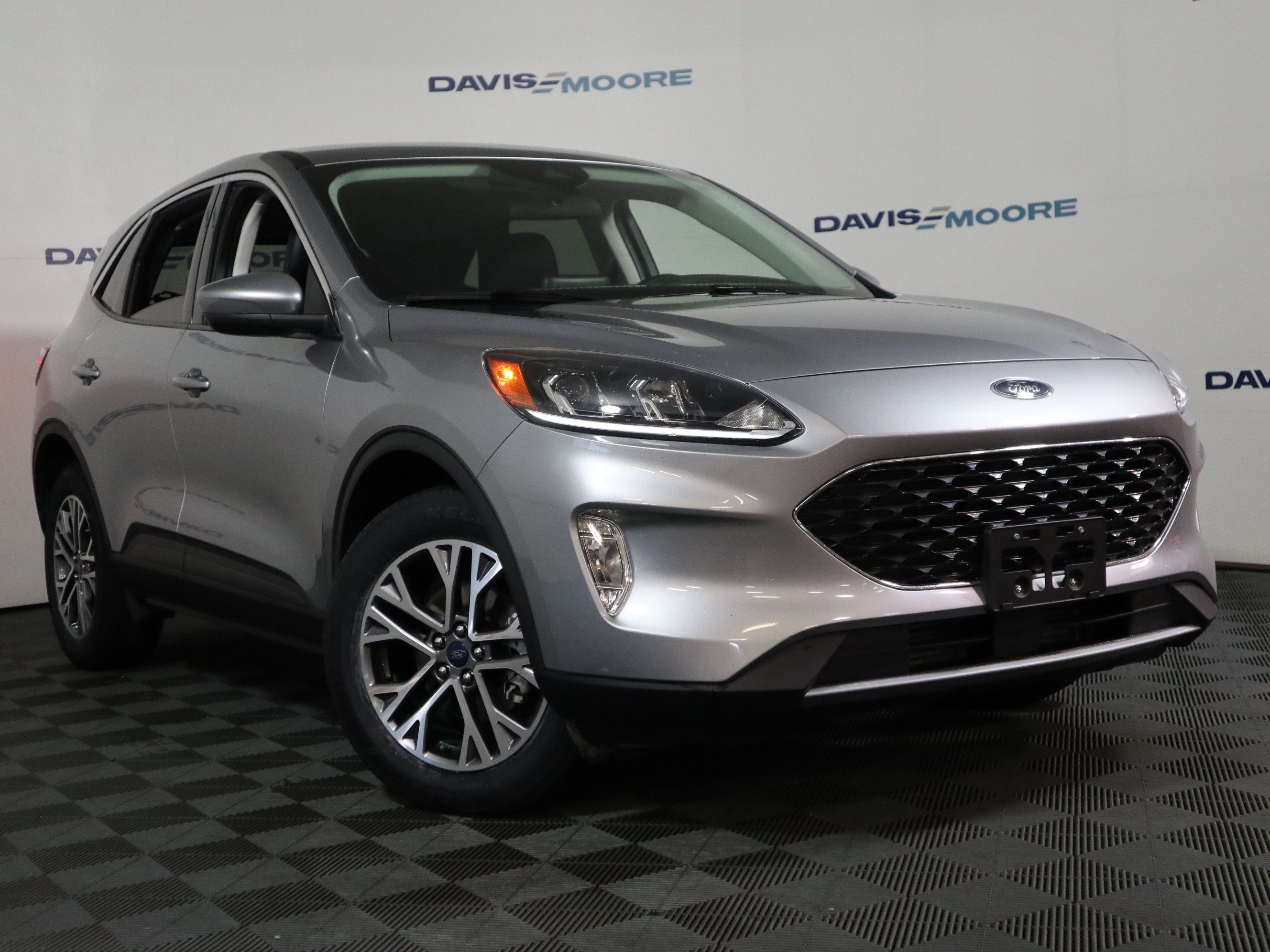 Used 2022 Ford Escape SEL w/ Technology Package AWD/4WD image 2