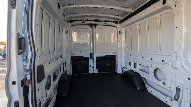 Used 2023 Ford E-Transit Medium Roof RWD image 16
