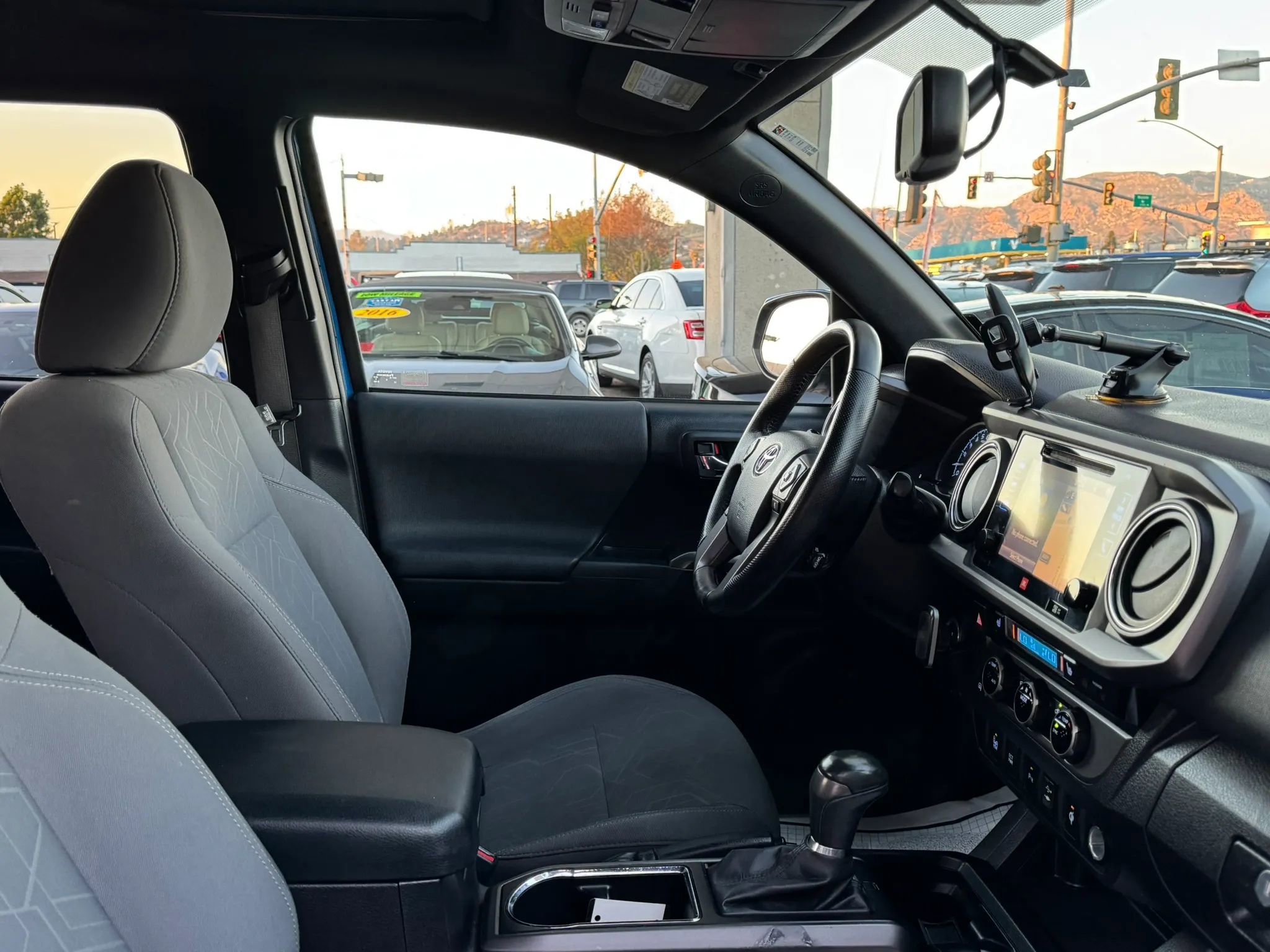 Used 2016 Toyota Tacoma TRD Sport RWD image 10