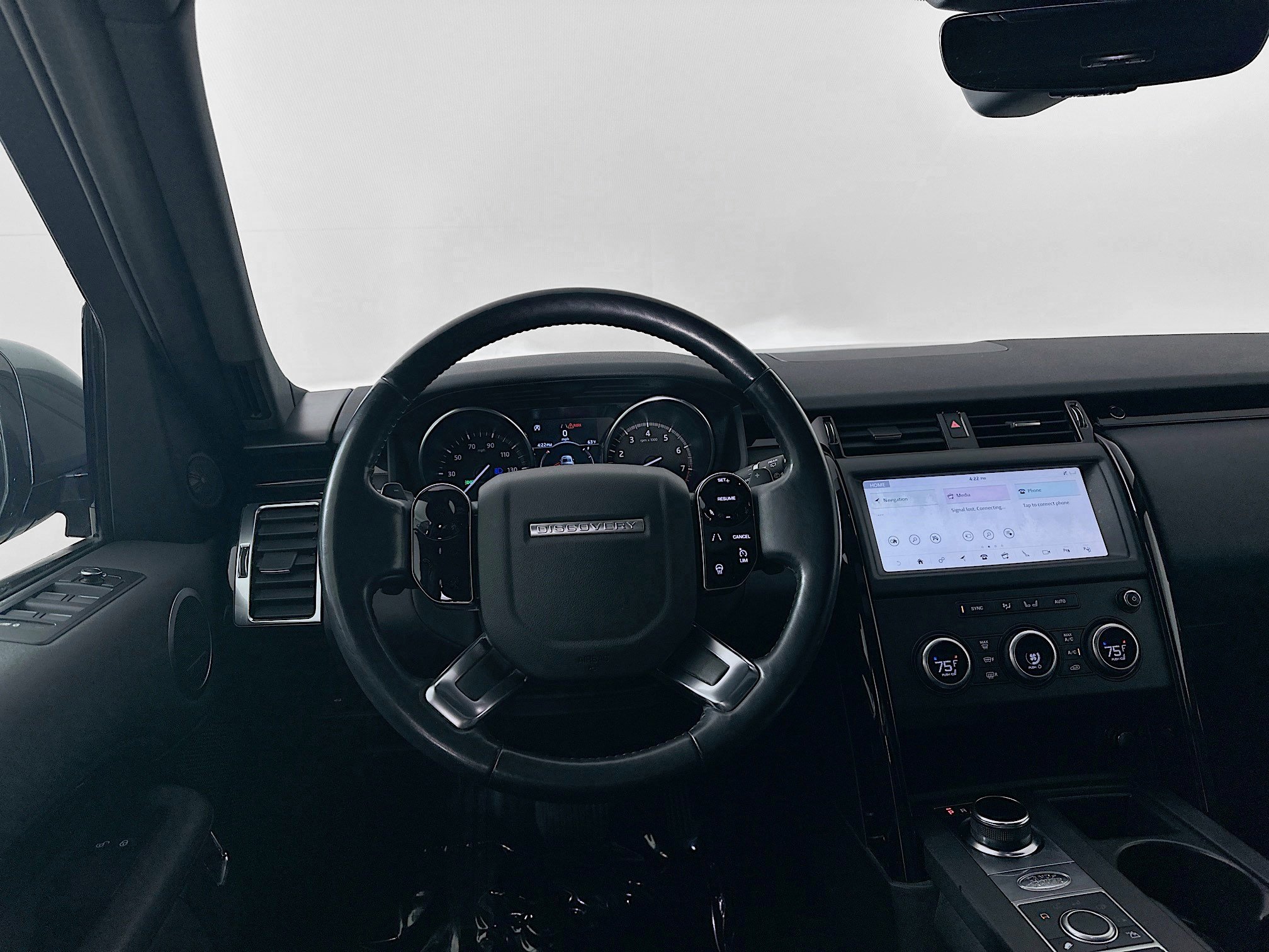 Used 2020 Land Rover Discovery SE image 16