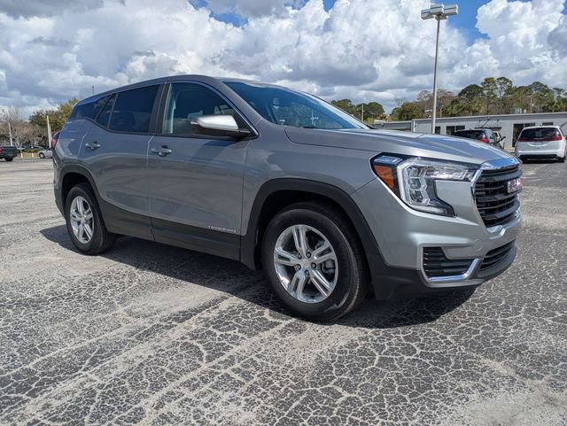 Certified 2024 GMC Terrain SLE image 2