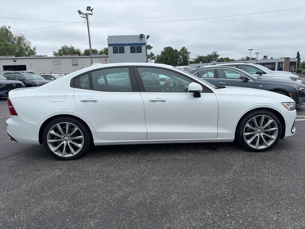 Used 2021 Volvo S60 T6 Momentum AWD/4WD image 8
