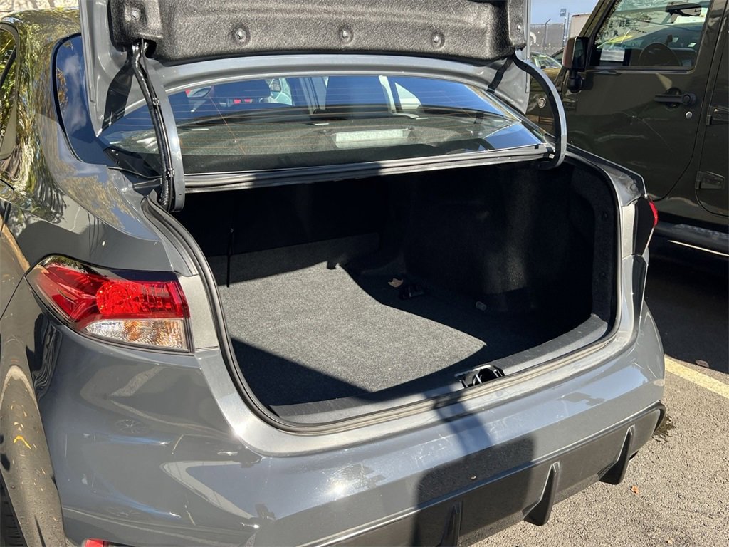 Used 2025 Toyota Corolla SE image 24
