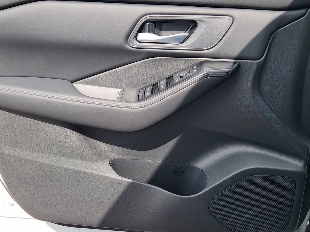 New 2026 Nissan Rogue SV FWD image 16