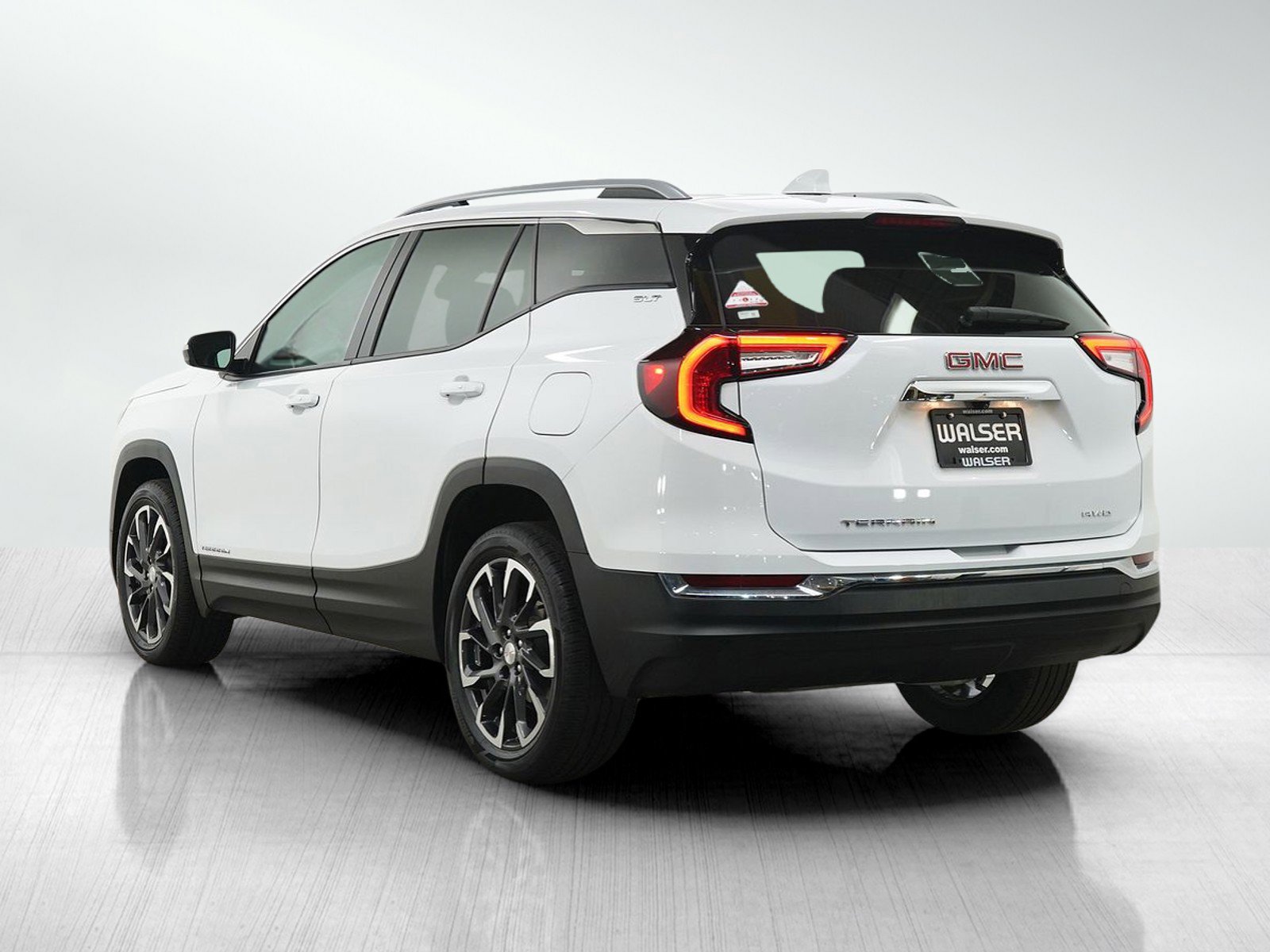 Used 2022 GMC Terrain SLT w/ LPO, Floor Liner Package AWD/4WD image 3