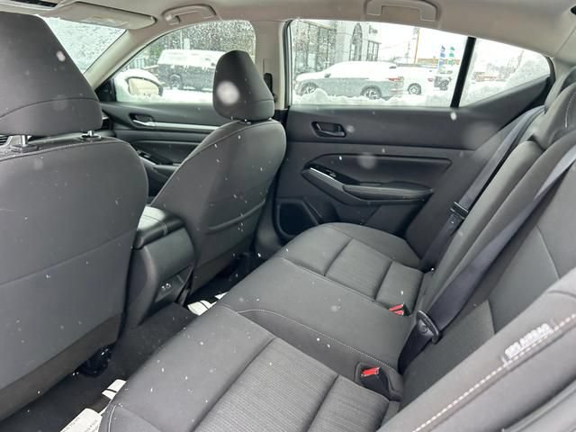 Used 2023 Nissan Altima 2.5 SV FWD image 14