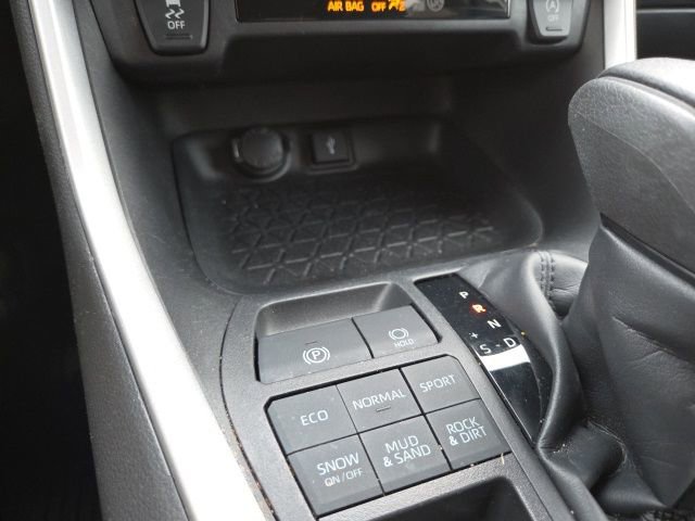 Used 2022 Toyota RAV4 LE image 17