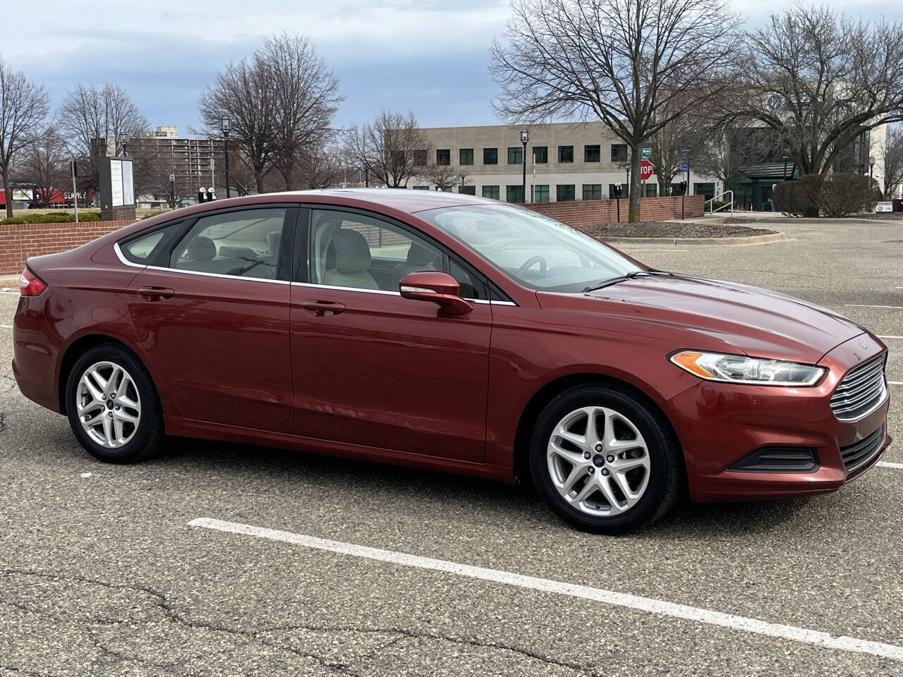 Used 2014 Ford Fusion SE FWD image 3