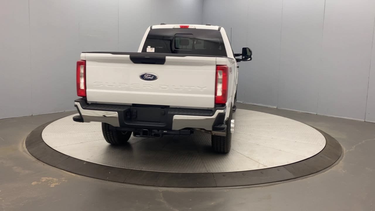 New 2026 Ford F350 XLT w/ FX4 Off-Road Package AWD/4WD image 4