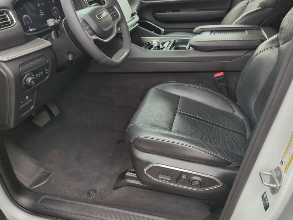 Used 2024 Jeep Wagoneer L Series III w/ Flexible Seating Group AWD/4WD image 43