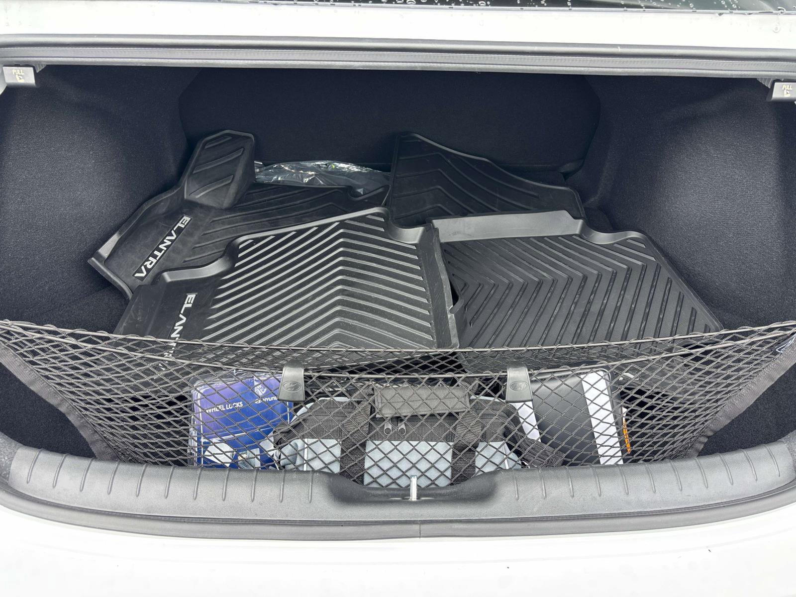 Used 2024 Hyundai Elantra Blue image 13