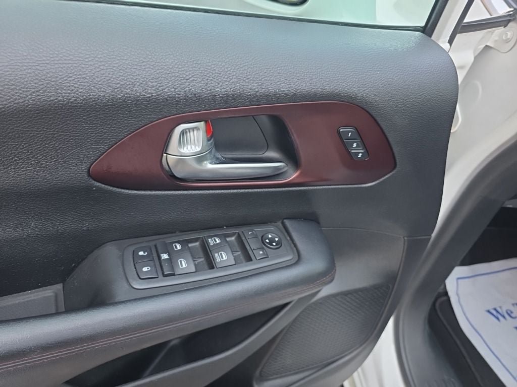 Used 2020 Chrysler Pacifica Touring-L FWD image 15