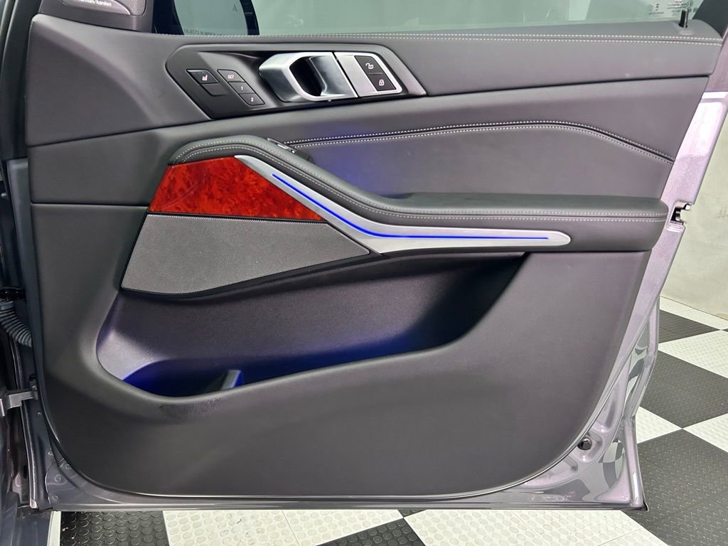 Used 2024 BMW ALPINA XB7 image 27