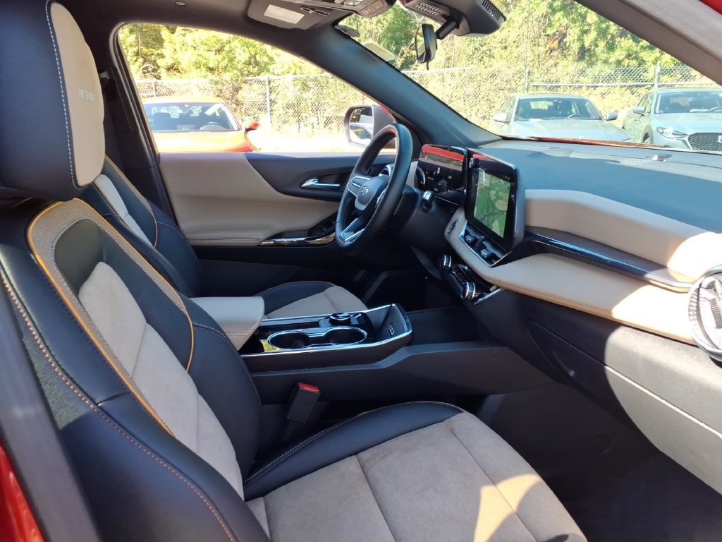 Certified 2025 Chevrolet Equinox ACTIV w/ Convenience Package III FWD image 16