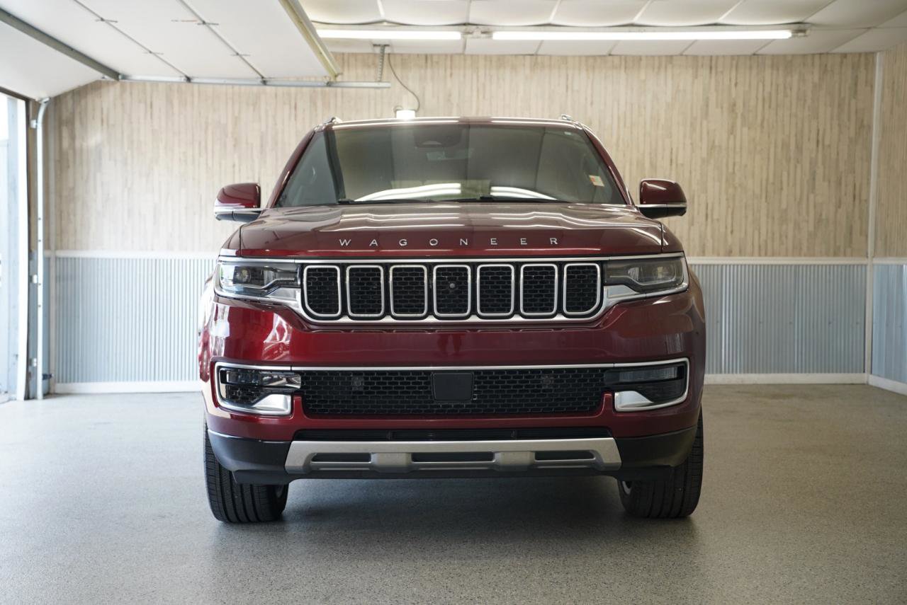 Used 2022 Jeep Wagoneer Series III w/ Premium Group I RWD image 2