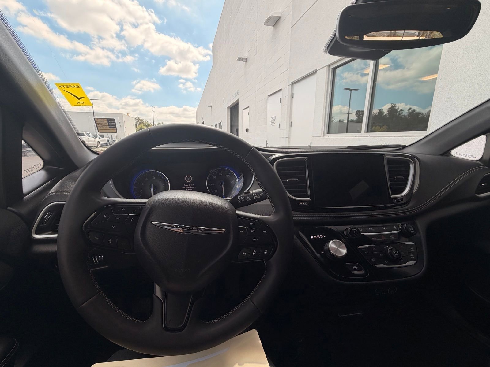 Used 2024 Chrysler Pacifica Touring image 11