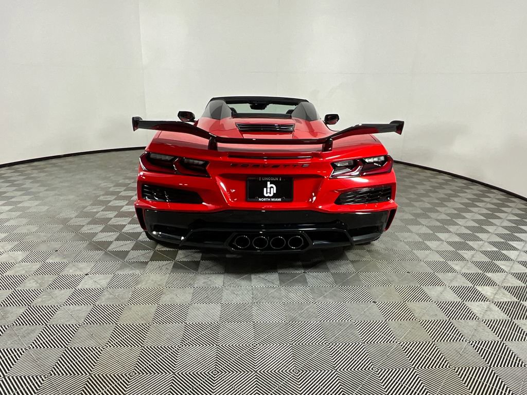 Used 2025 Chevrolet Corvette Z06 w/ Z07 Performance Package RWD image 8
