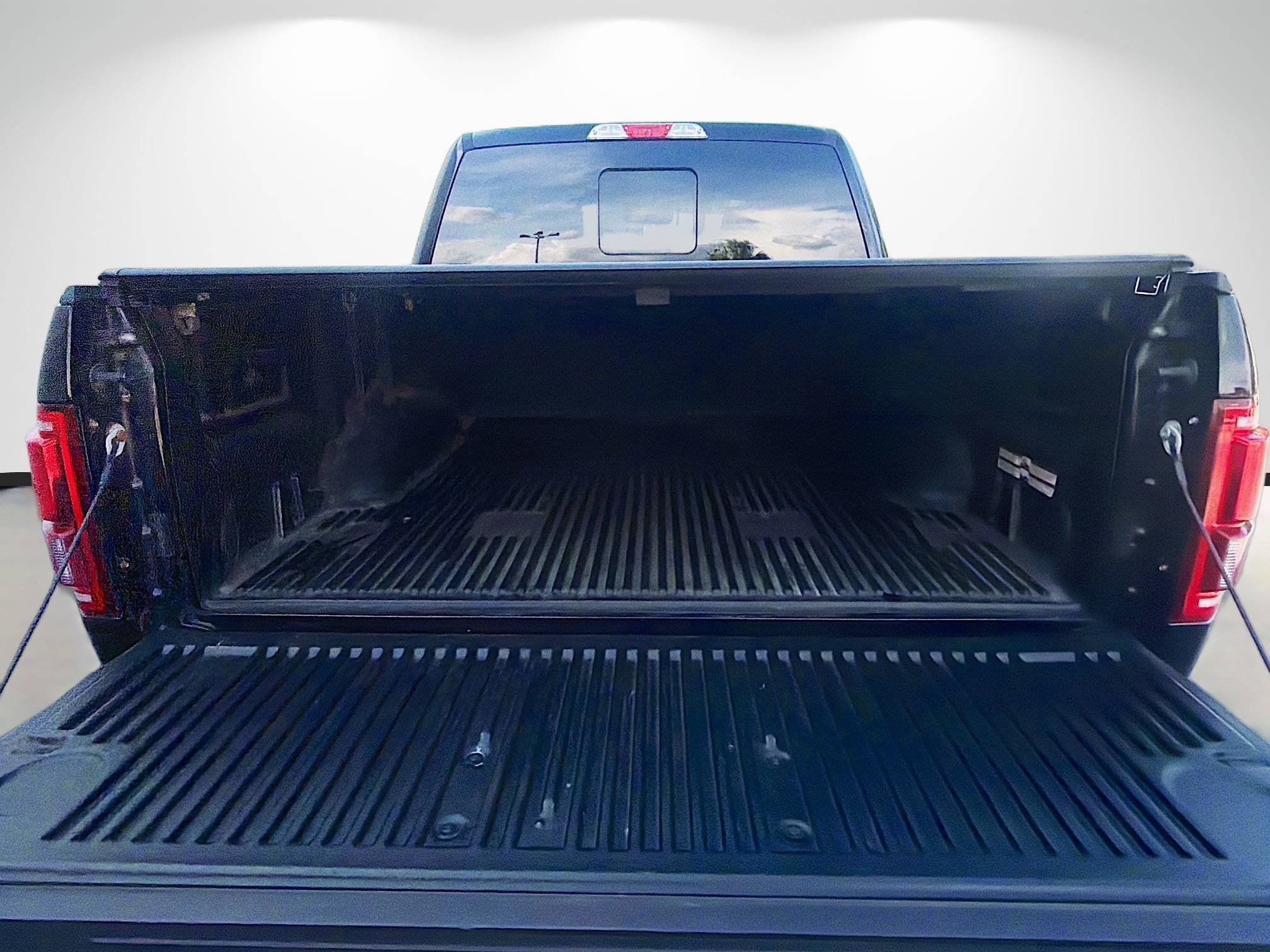 Used 2016 Ford F150 Lariat w/ Equipment Group 501A Mid RWD image 11