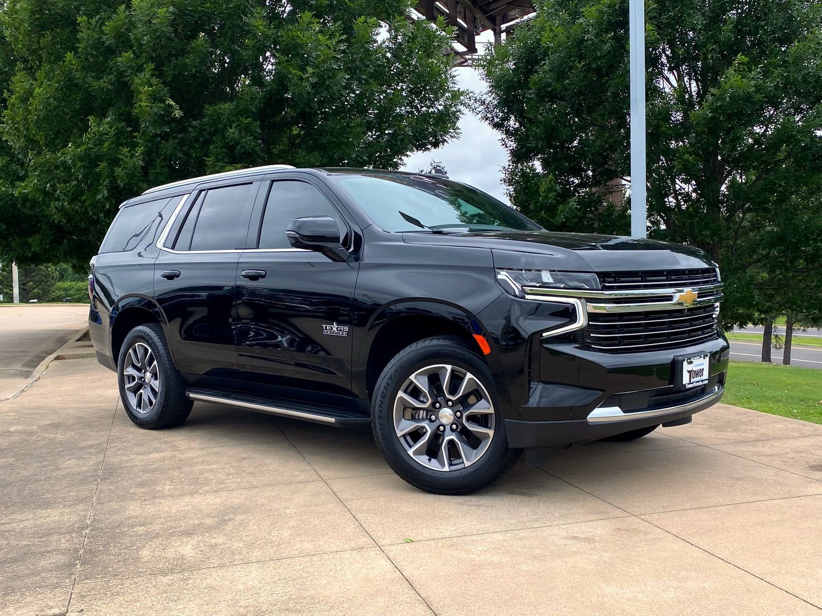 Used 2024 Chevrolet Tahoe LT w/ Luxury Package RWD image 1