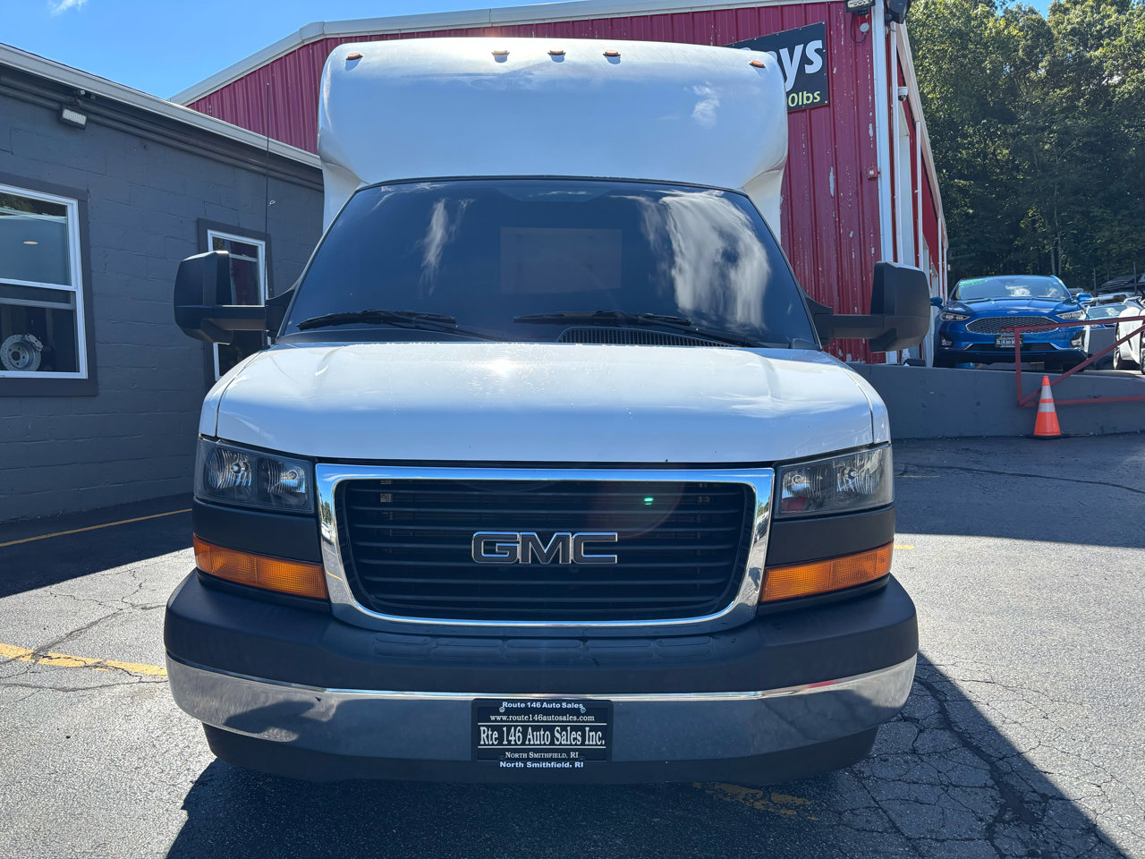 Used 2017 GMC Savana 3500 Extended image 2
