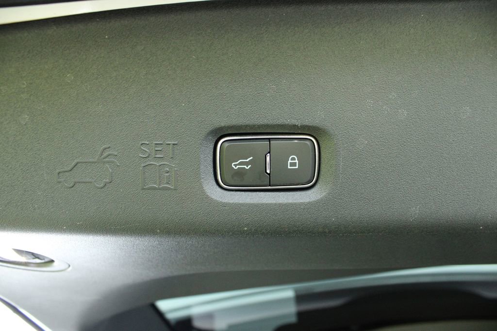 Used 2025 Ford Expedition Platinum w/ Driver's Package AWD/4WD image 17
