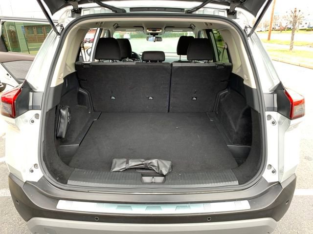 Used 2023 Nissan Rogue SV image 25