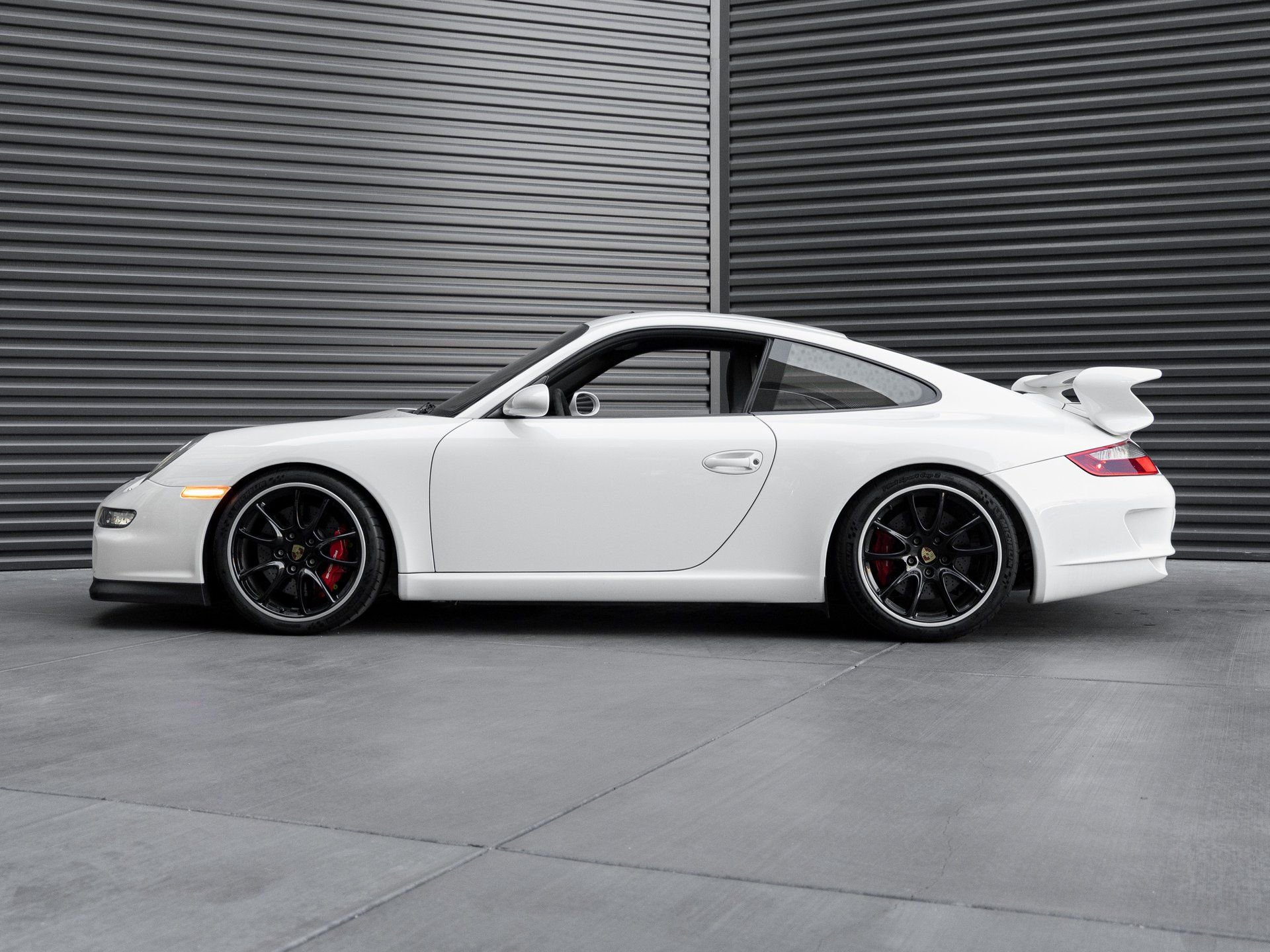 Used 2007 Porsche 911 GT3 RWD image 2